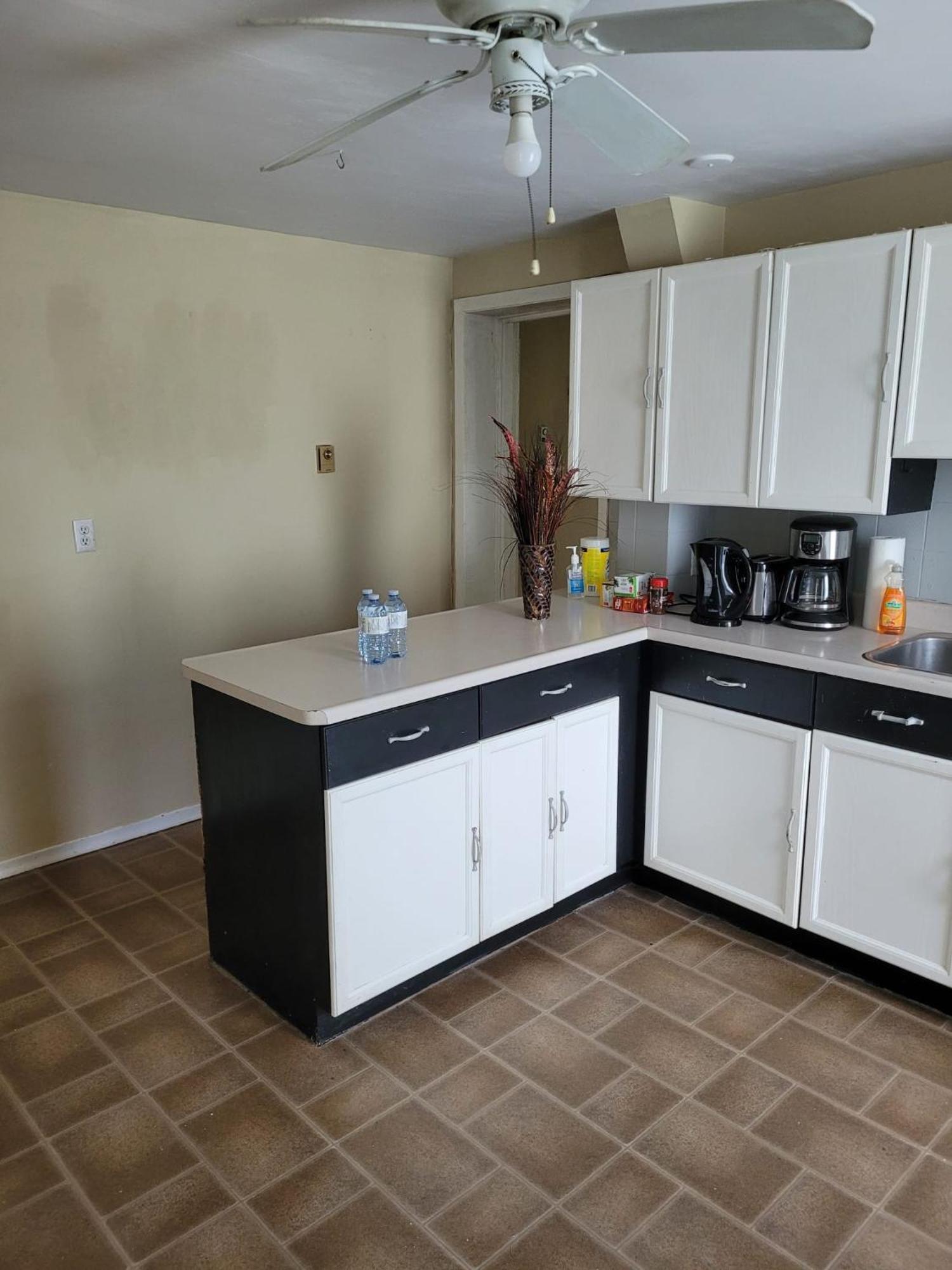 Cozy Downtown Two Bedrooms Free Parking 金斯顿 外观 照片
